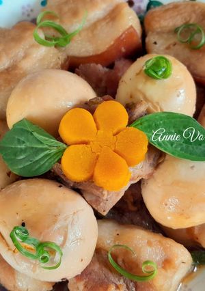 Hình của món Thịt kho trứng sốt tiêu.