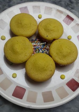 A picture of Mango cupcakes.