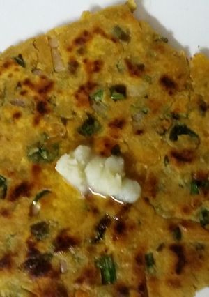 A picture of Spring Onion coriander Makki Roti.