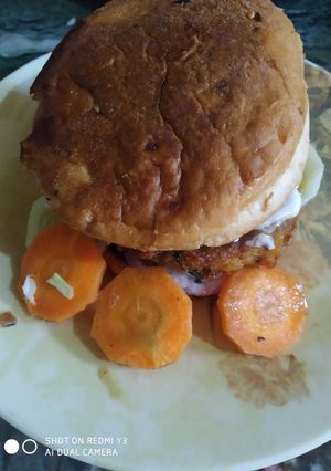 A picture of Aaloo tikki burger.