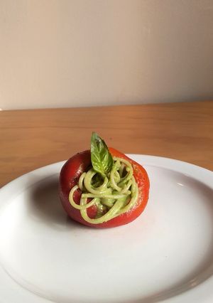 Una foto de Pimentón asado relleno con pasta al pesto