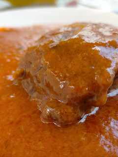 Una foto de Carrillá con tomate