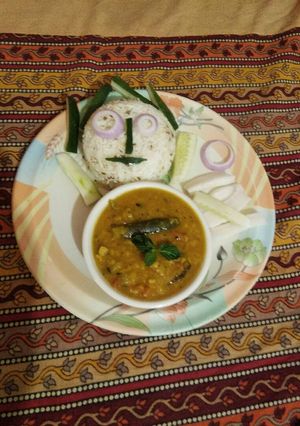 सांभर चावल साथ में सलाद (Samber Chawal with salad recipe in hindi) रेसिपी मुख्य फोटो