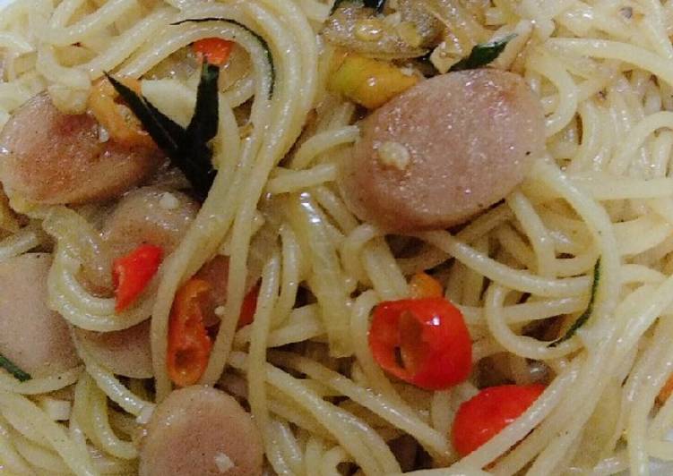 dari awal hingga akhir Menyiapkan Spaghetti Aglio Olio Modifikasi yang Enak Banget
