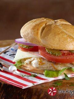 Φωτογραφία της συνταγής Burger με ψητό στήθος κοτόπουλου με ροζέ σως