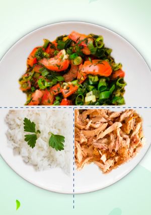 Foto principal de Pollo desmechado con vegetales y arroz