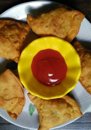 समोसा (Samosa recipe in hindi) रेसिपी मुख्य फोटो