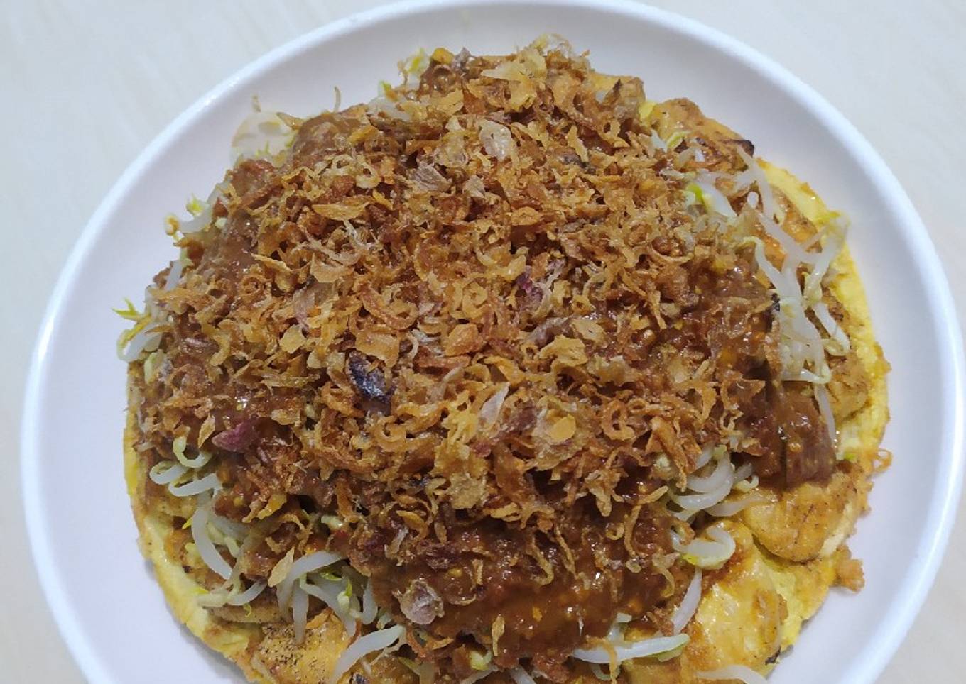 Tahu telur dengan saus kacang