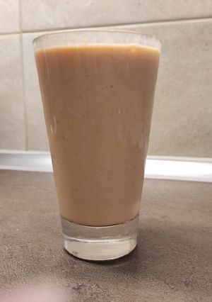 Φωτογραφία της συνταγής Smoothie με ροδάκινο - καρότο - μπανάνα - φράουλα