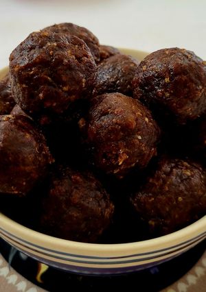 A picture of Ragi ladoo.