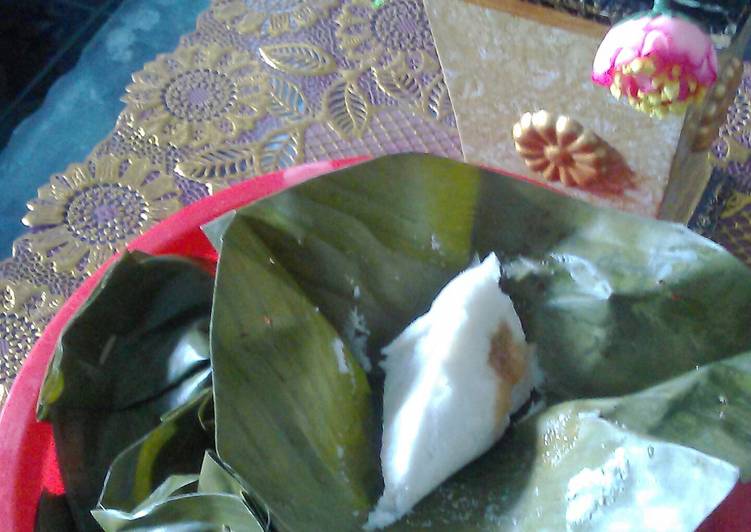 Kue putu khas surabaya