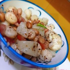 A picture of Peanut Makhana chaat.