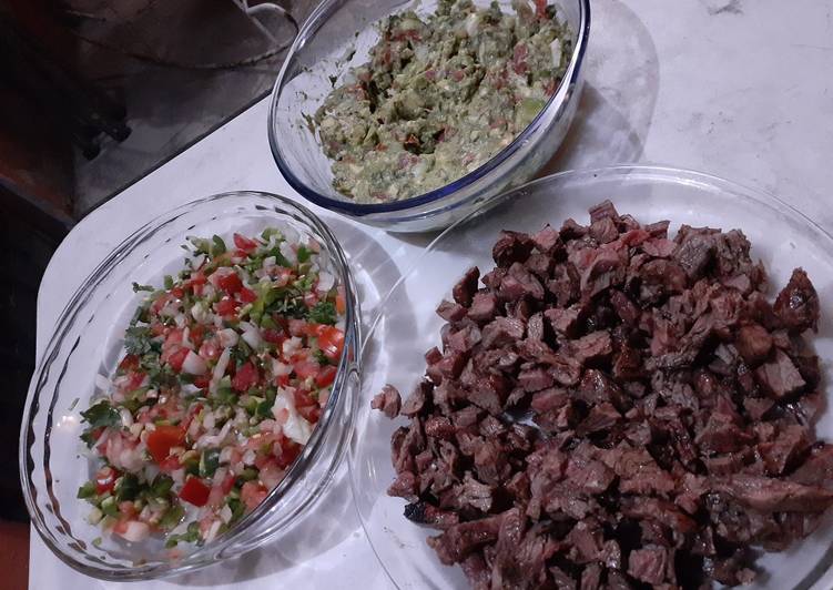 Unos ricos tacos de arrachera 馃