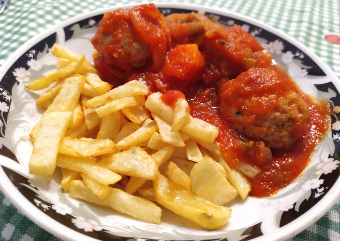 Albóndigas con tomate en vaporera