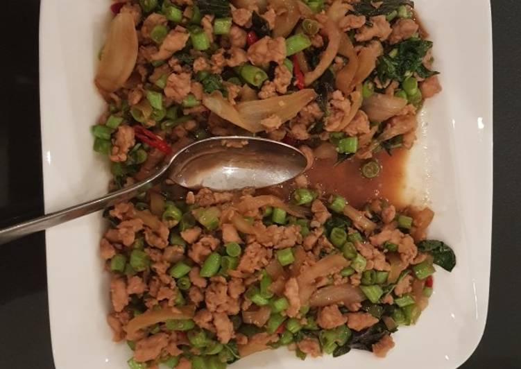 Langkah Mudah untuk Menyiapkan Spicy Thai Chicken Basil yang Enak Banget