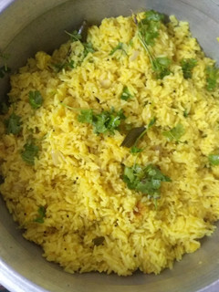 அரிசி பருப்பு சாதம் (Arisi paruppu saatham recipe in tamil) செய்முறை முக்கிய புகைப்படம்