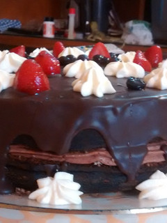 Una foto de Torta chocolate y frutos rojos