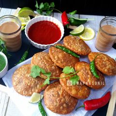 A picture of Khasta Kachori.