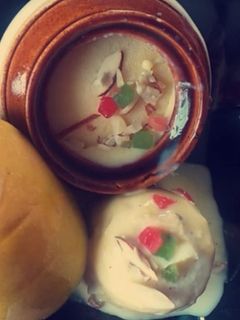 मॅगो दानेदार मटका कुल्फी (mango matka kulfi recipe in marathi) रेसिपी चे मुख्य फोटो