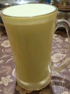 A picture of Apple banana smoothie.