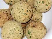 Una foto de falafel en freidora de aire