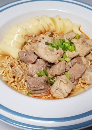 รูปของ มาม่าต้มยำหมูตุ๋น