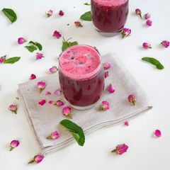 A picture of Honey blueberry fizzy lemonade.
