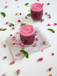 A picture of Honey blueberry fizzy lemonade.