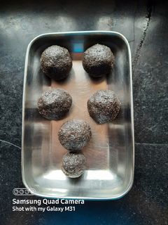 எள்ளு லட்டு செய்முறை முக்கிய புகைப்படம்