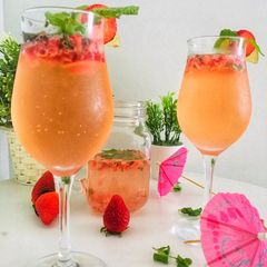 A picture of Strawberry Mojito.