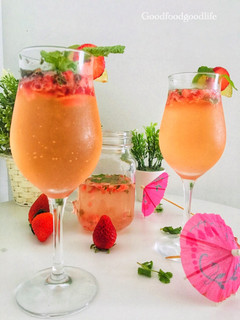 A picture of Strawberry Mojito.