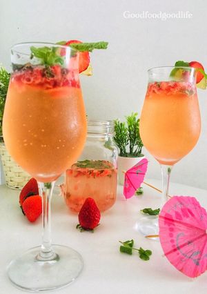 A picture of Strawberry Mojito.