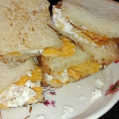 A picture of Bread Chips sandwich.