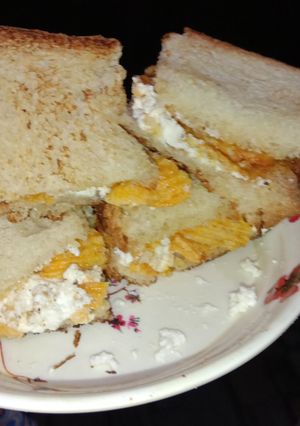 A picture of Bread Chips sandwich.