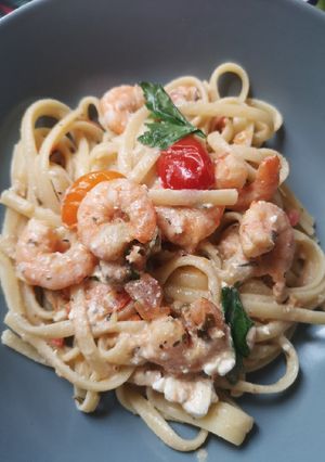 Une photo de Crevettes, tomates cerises et feta