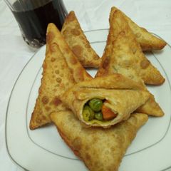 A picture of Peas samosas.