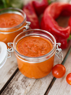 Una foto de Salsa de tomate y pimientos 🍅 🫑