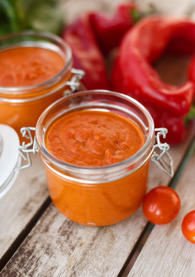 Una foto de Salsa de tomate y pimientos 🍅 🫑