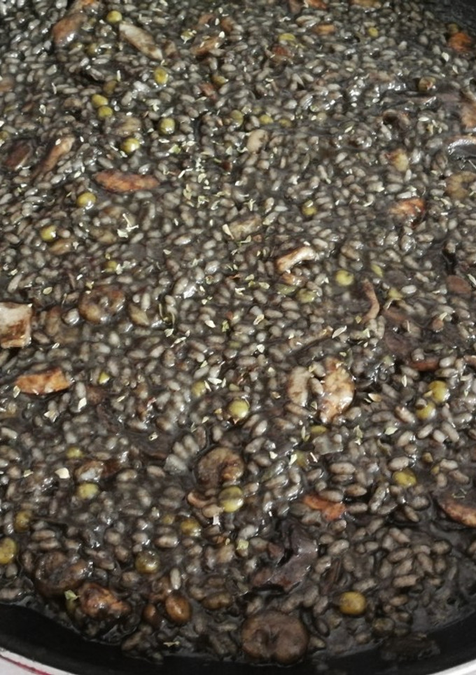 Una foto de Risotto negro