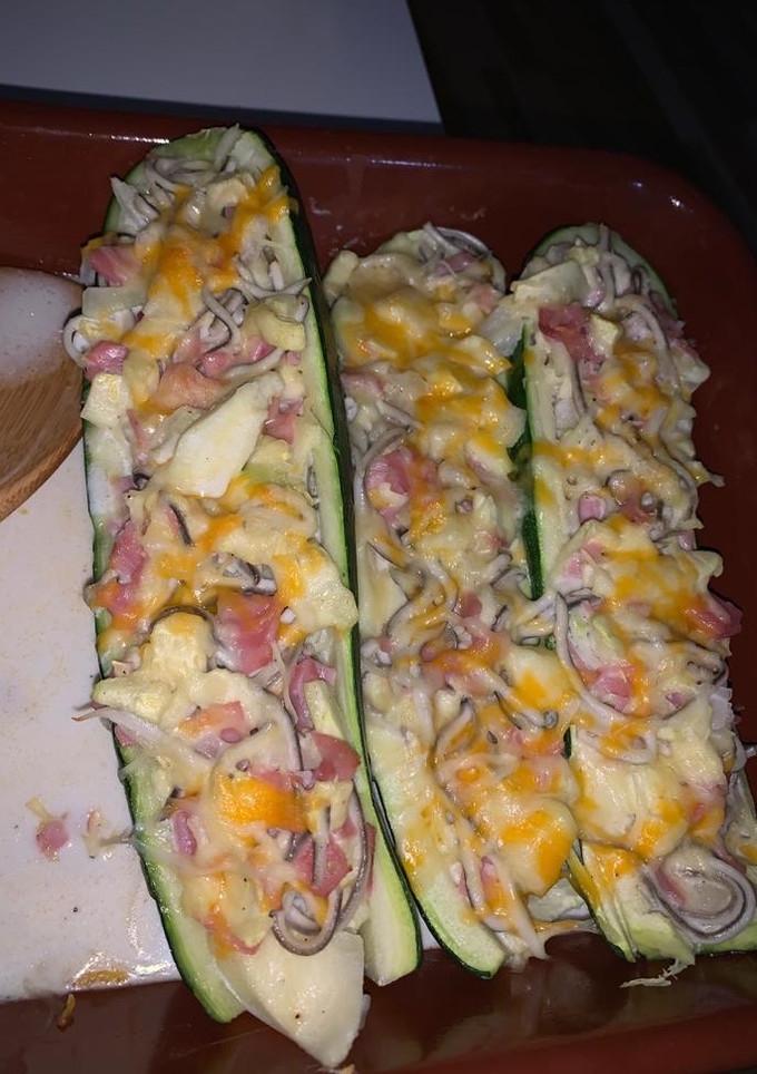 Una foto de Calabacín relleno de gulas