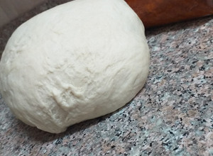 صورة لوصفة عجينة البيتزا إيطاليه عالأصووول