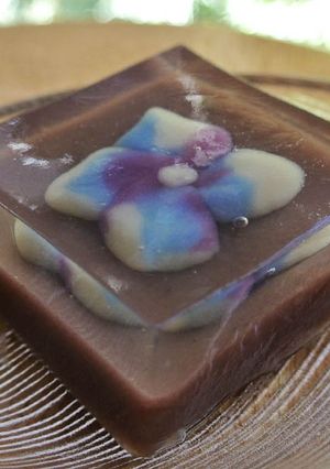 Une photo de Ajisai (Hortensia) Mizu Yōkan ; Wagashi