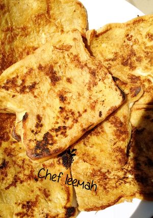A picture of French toast.