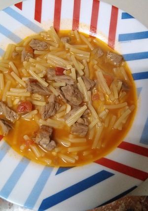 Una foto de Fideos con ternera