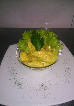 Una foto de Pollo al Curry con Piña y Mango