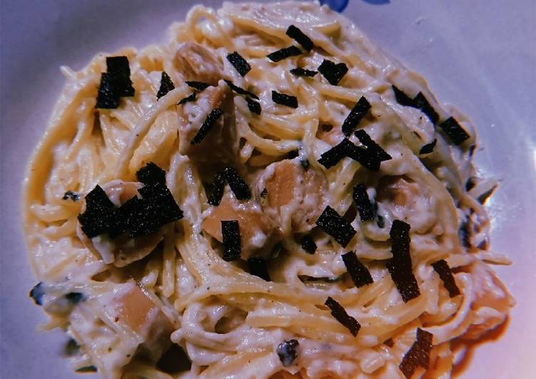 Spaghetti alfredo with enoki