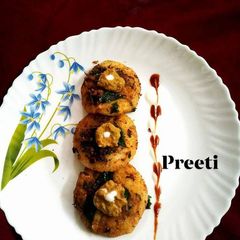 A picture of Crispy rava idli.