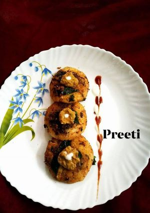 A picture of Crispy rava idli.