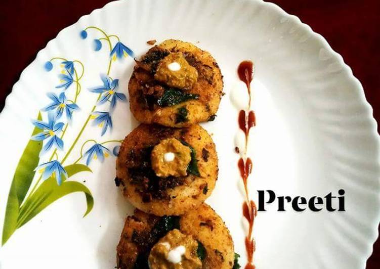Crispy rava idli