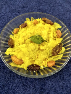 પૌવા નો ચેવડો (Pauva Chevdo Recipe In Gujarati) રેસીપી મુખ્ય ફોટો